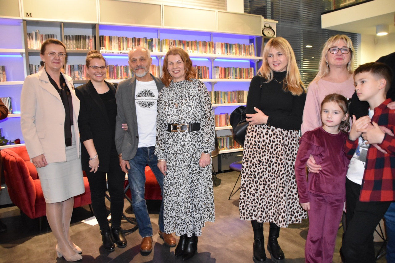 Dawne życie na Kurpiach: pamięci Marianny Staśkiewicz w gminnej bibliotece fot. Gmina Kadzidło  [3.12.2025] - zdjęcie #21 - eOstroleka.pl