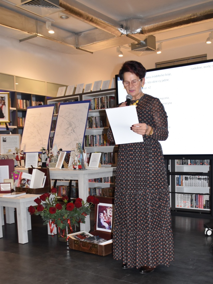 Dawne życie na Kurpiach: pamięci Marianny Staśkiewicz w gminnej bibliotece fot. Gmina Kadzidło  [3.12.2025] - zdjęcie #20 - eOstroleka.pl