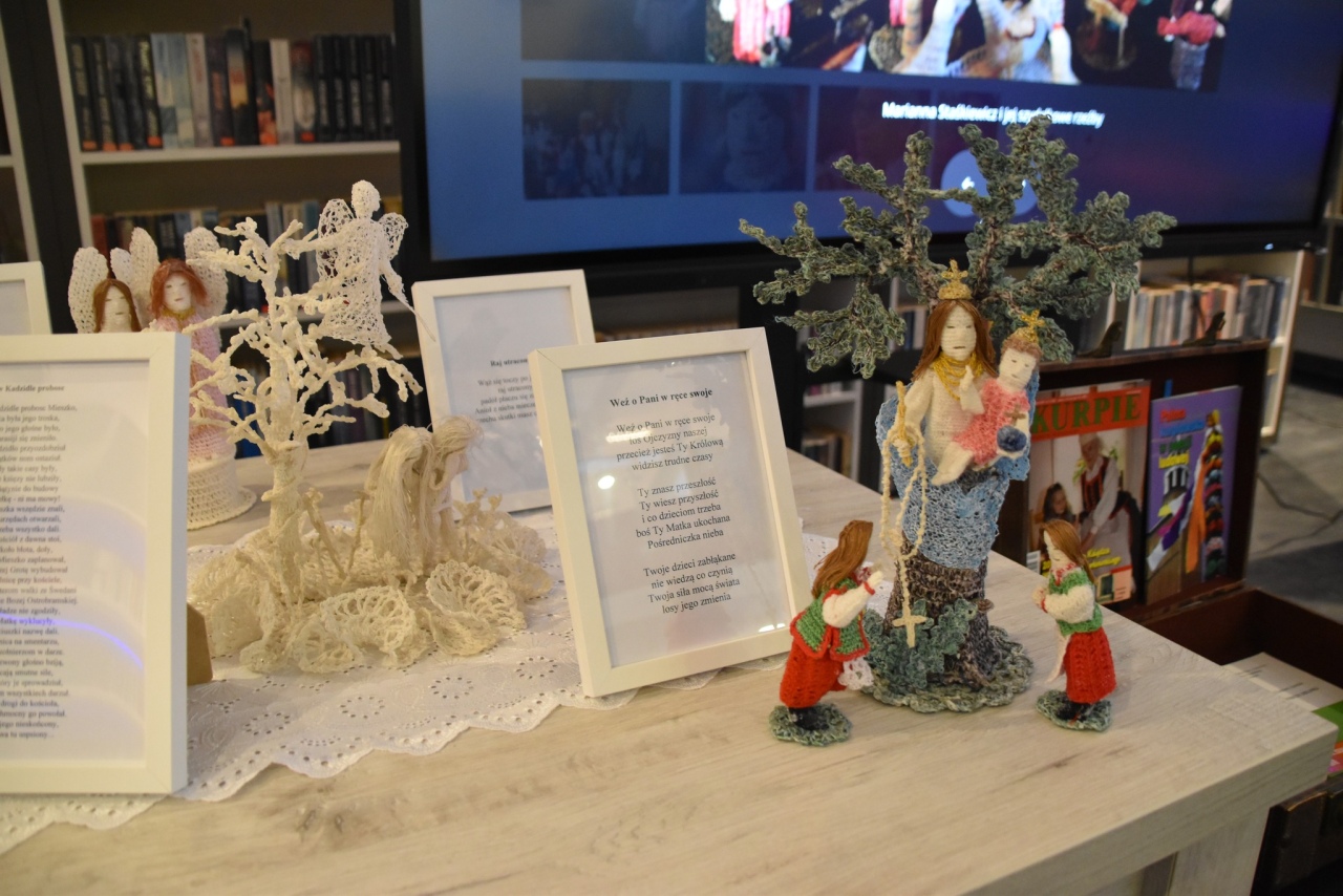 Dawne życie na Kurpiach: pamięci Marianny Staśkiewicz w gminnej bibliotece fot. Gmina Kadzidło  [3.12.2025] - zdjęcie #15 - eOstroleka.pl