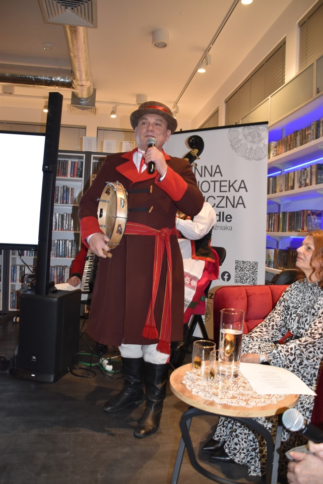 Dawne życie na Kurpiach: pamięci Marianny Staśkiewicz w gminnej bibliotece fot. Gmina Kadzidło  [3.12.2025] - zdjęcie #12 - eOstroleka.pl