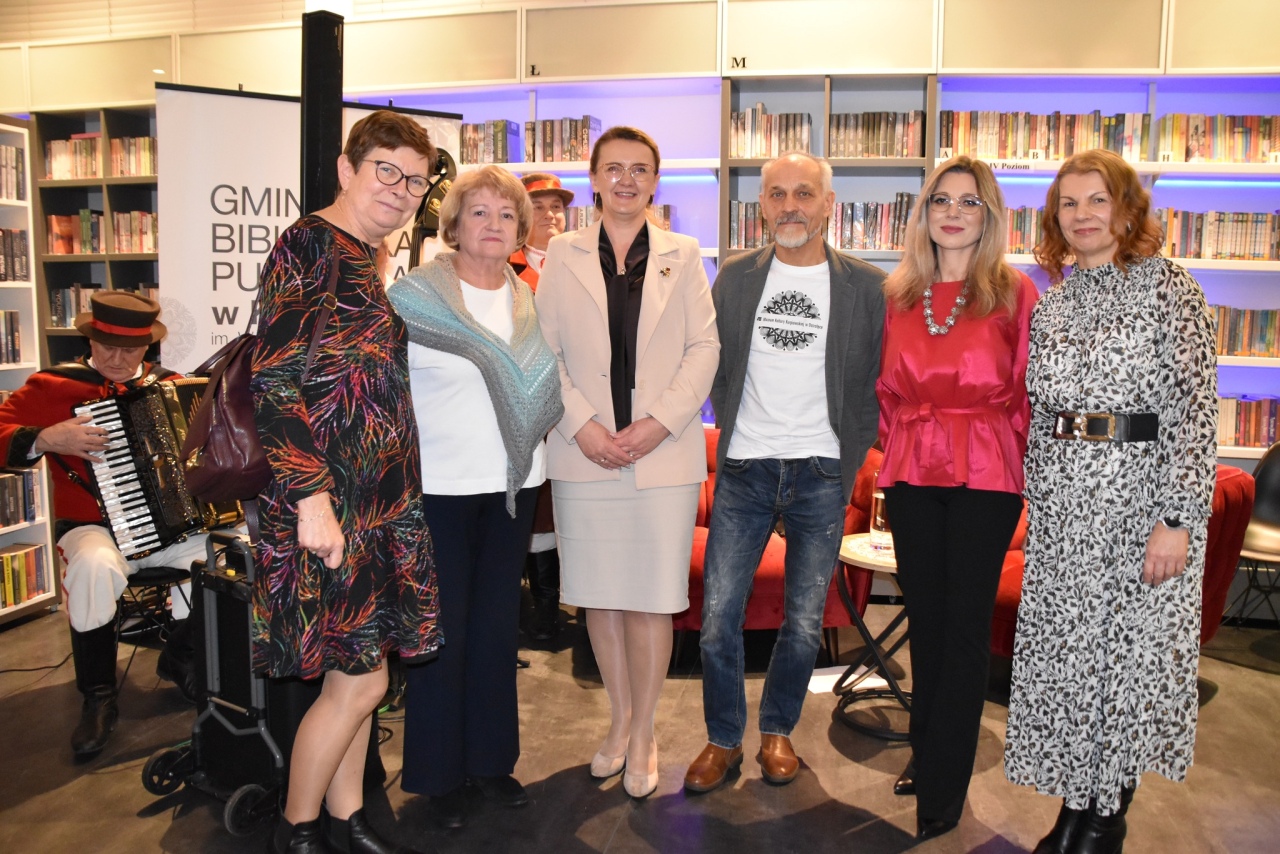 Dawne życie na Kurpiach: pamięci Marianny Staśkiewicz w gminnej bibliotece fot. Gmina Kadzidło  [3.12.2025] - zdjęcie #8 - eOstroleka.pl