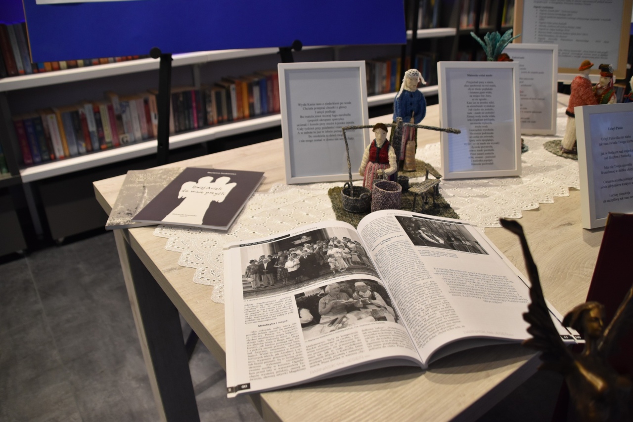 Dawne życie na Kurpiach: pamięci Marianny Staśkiewicz w gminnej bibliotece fot. Gmina Kadzidło  [3.12.2025] - zdjęcie #7 - eOstroleka.pl