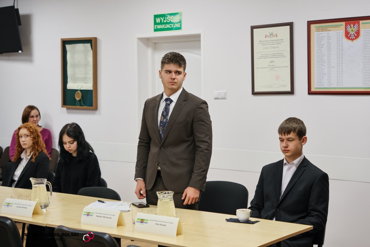 MRM po II sesji: od WOŚP 2026 po pomoc dla schroniska - ostrołęcka młodzież planuje działania fot. MRM Ostrołęka [2.12.2025] - zdjęcie #15 - eOstroleka.pl