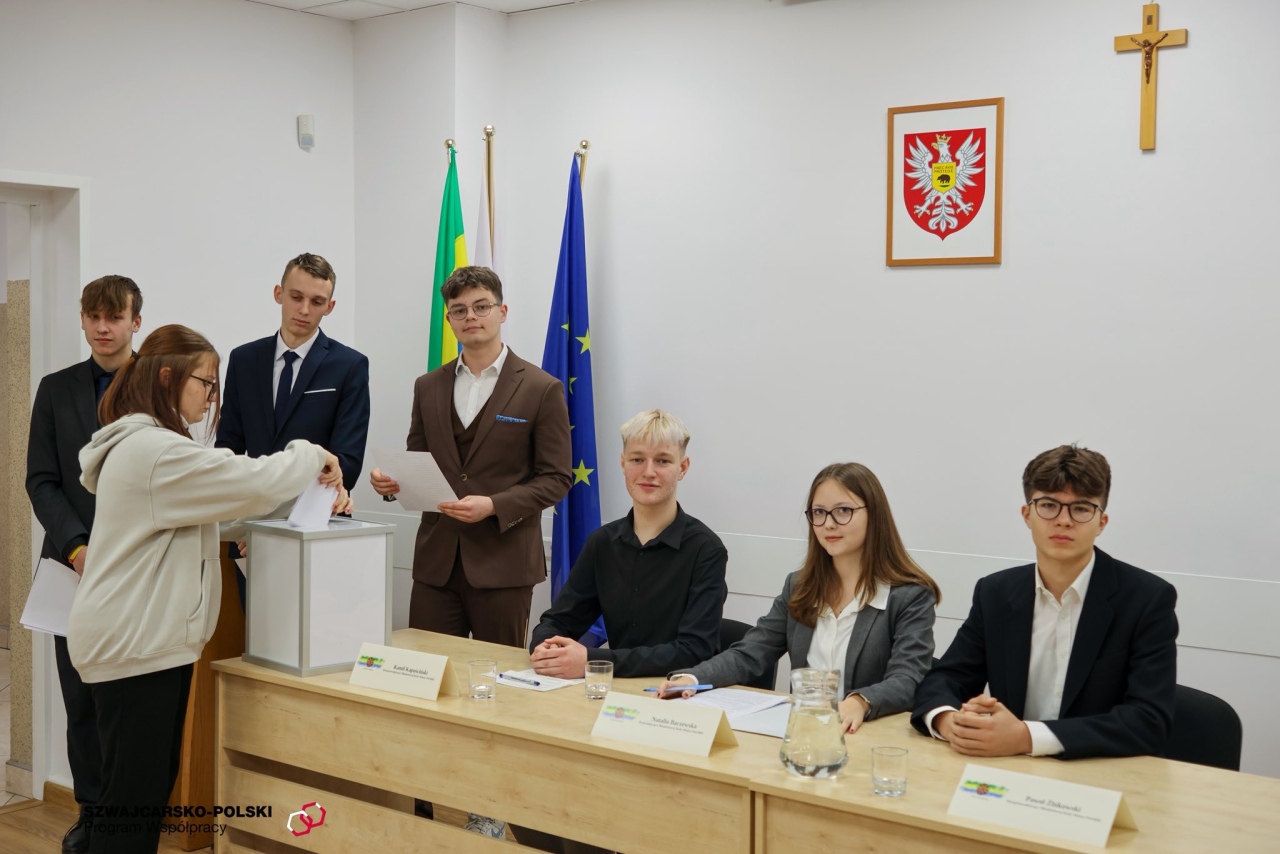 MRM po II sesji: od WOŚP 2026 po pomoc dla schroniska - ostrołęcka młodzież planuje działania fot. MRM Ostrołęka [2.12.2025] - zdjęcie #14 - eOstroleka.pl