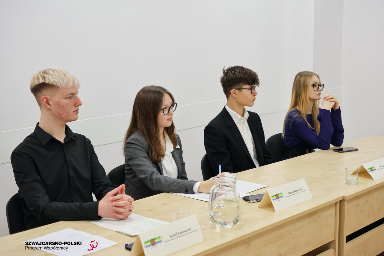 MRM po II sesji: od WOŚP 2026 po pomoc dla schroniska - ostrołęcka młodzież planuje działania fot. MRM Ostrołęka [2.12.2025] - zdjęcie #1 - eOstroleka.pl