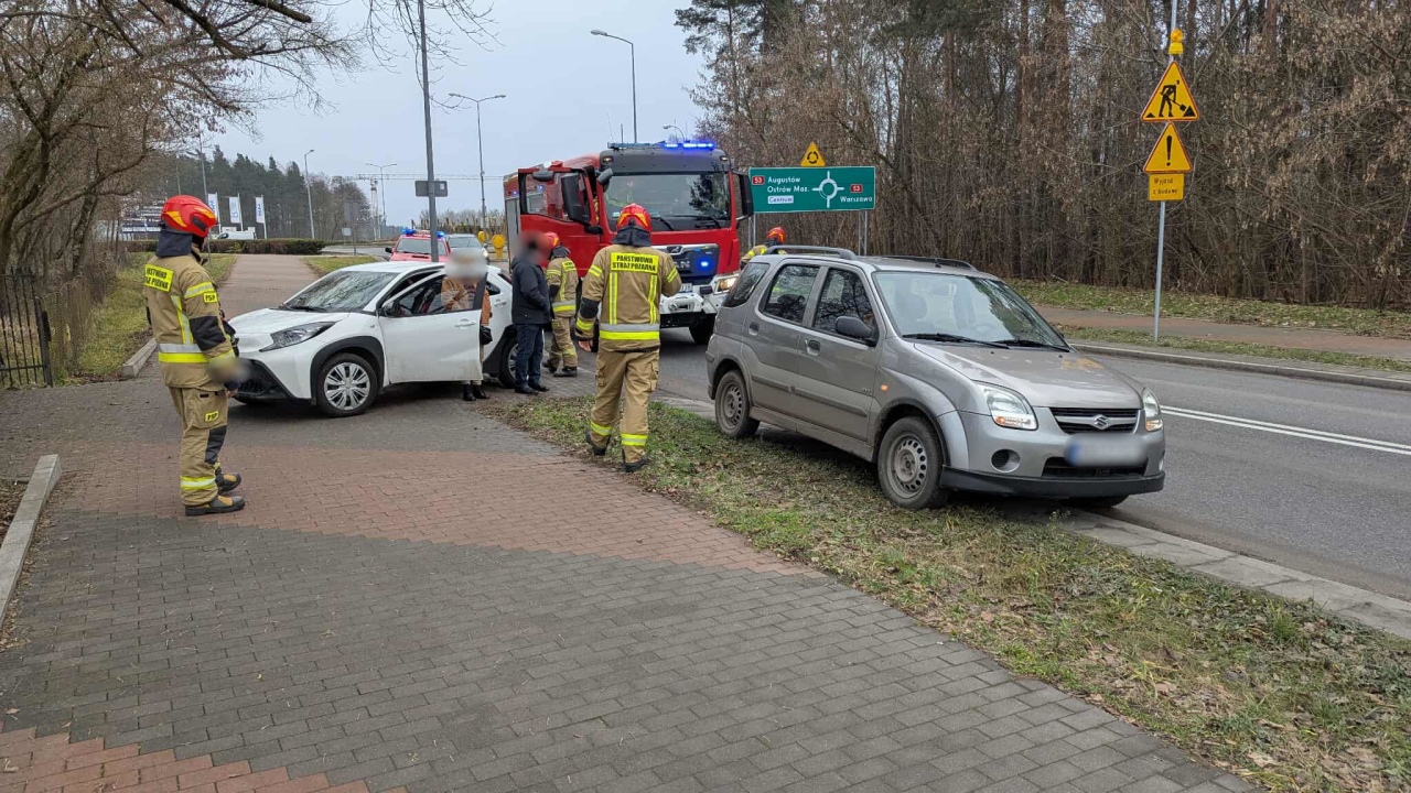 Potrącenie pieszego na rondzie im. Łupaszki [05.12.2025] - zdjęcie #5 - eOstroleka.pl