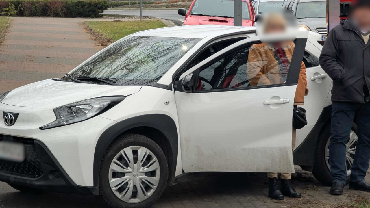 Potrącenie pieszego na rondzie im. Łupaszki [05.12.2025] - zdjęcie #4 - eOstroleka.pl