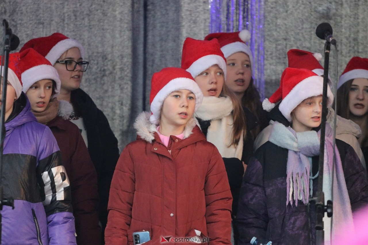 Jarmark Bożonarodzeniowy w Ostrołęce - występy dzieci [5.12.2025] - zdjęcie #144 - eOstroleka.pl