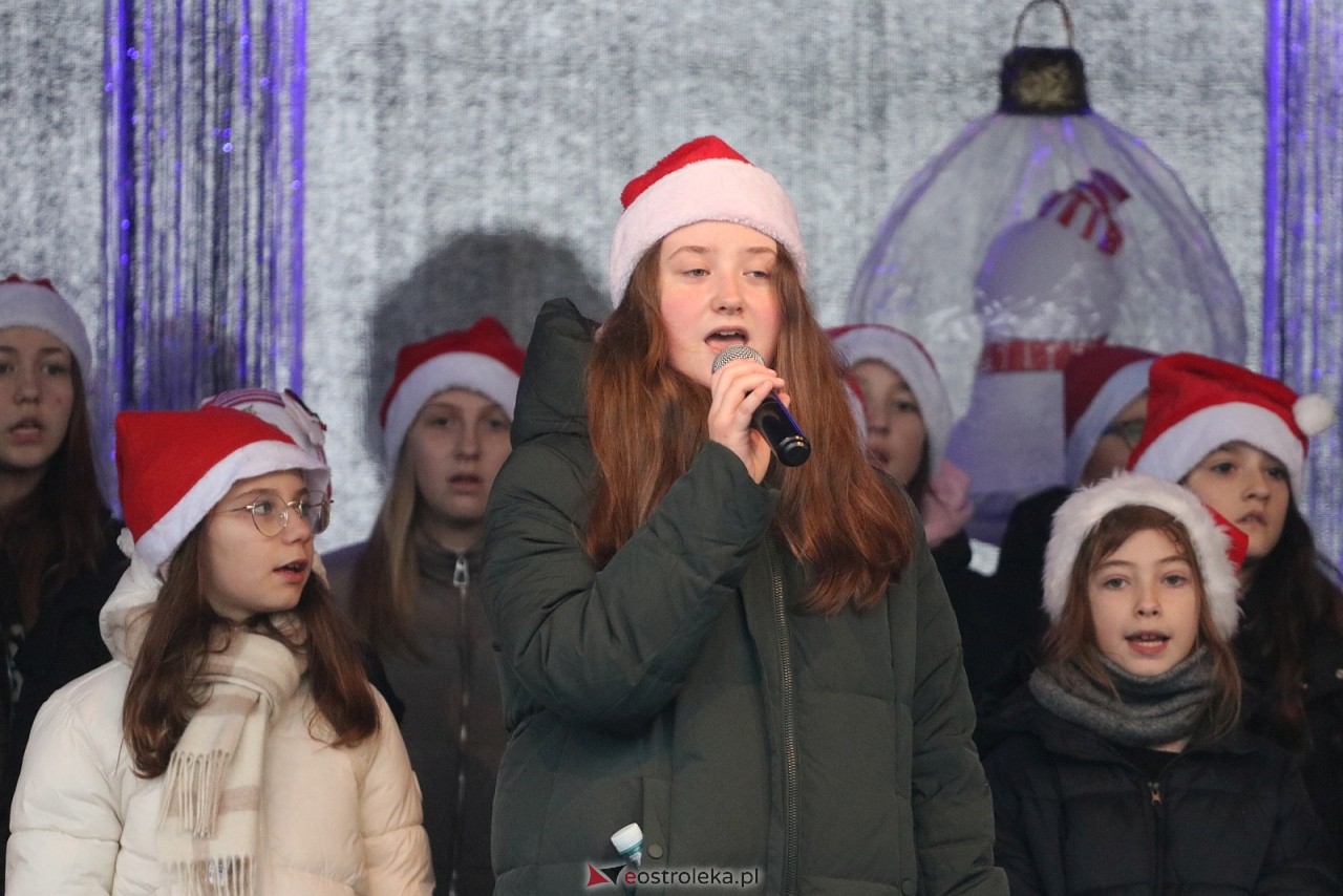 Jarmark Bożonarodzeniowy w Ostrołęce - występy dzieci [5.12.2025] - zdjęcie #143 - eOstroleka.pl