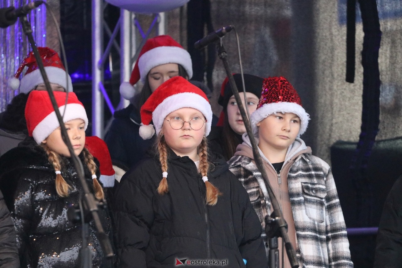 Jarmark Bożonarodzeniowy w Ostrołęce - występy dzieci [5.12.2025] - zdjęcie #142 - eOstroleka.pl