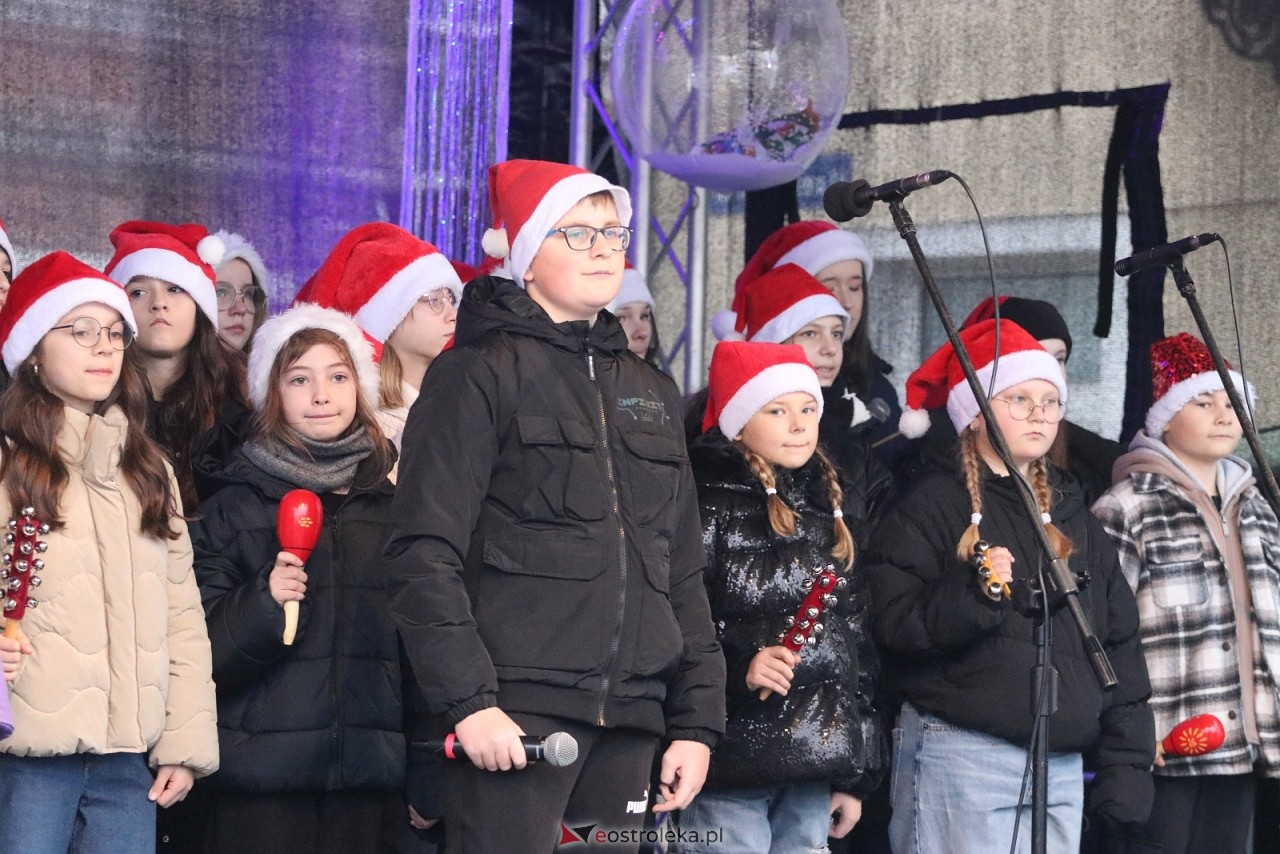 Jarmark Bożonarodzeniowy w Ostrołęce - występy dzieci [5.12.2025] - zdjęcie #140 - eOstroleka.pl