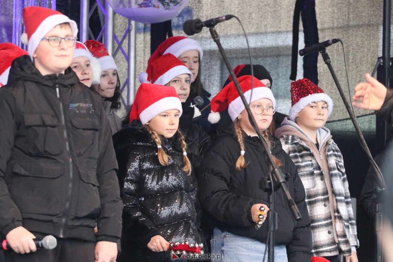 Jarmark Bożonarodzeniowy w Ostrołęce - występy dzieci [5.12.2025] - zdjęcie #139 - eOstroleka.pl