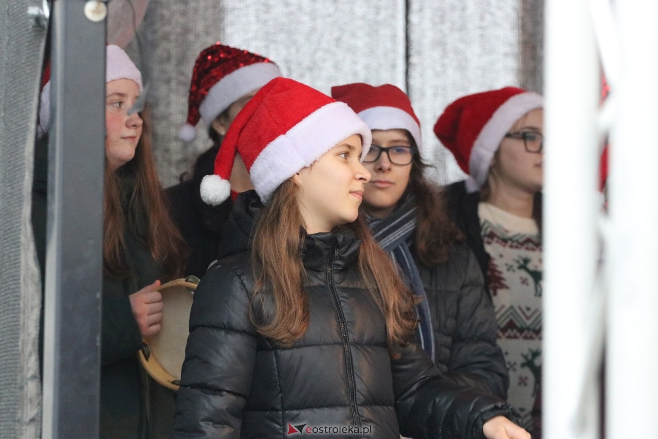 Jarmark Bożonarodzeniowy w Ostrołęce - występy dzieci [5.12.2025] - zdjęcie #138 - eOstroleka.pl
