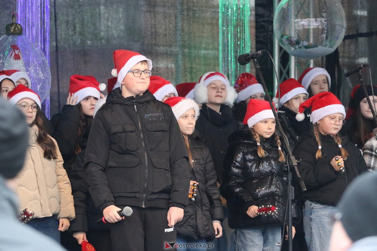 Jarmark Bożonarodzeniowy w Ostrołęce - występy dzieci [5.12.2025] - zdjęcie #137 - eOstroleka.pl