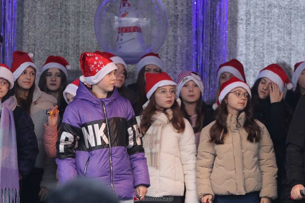 Jarmark Bożonarodzeniowy w Ostrołęce - występy dzieci [5.12.2025] - zdjęcie #135 - eOstroleka.pl