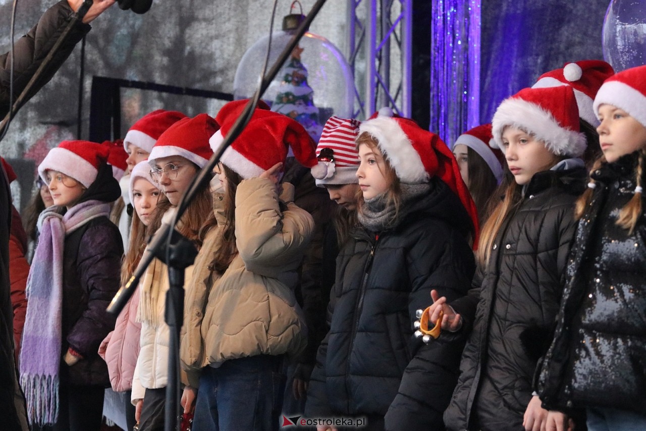 Jarmark Bożonarodzeniowy w Ostrołęce - występy dzieci [5.12.2025] - zdjęcie #132 - eOstroleka.pl