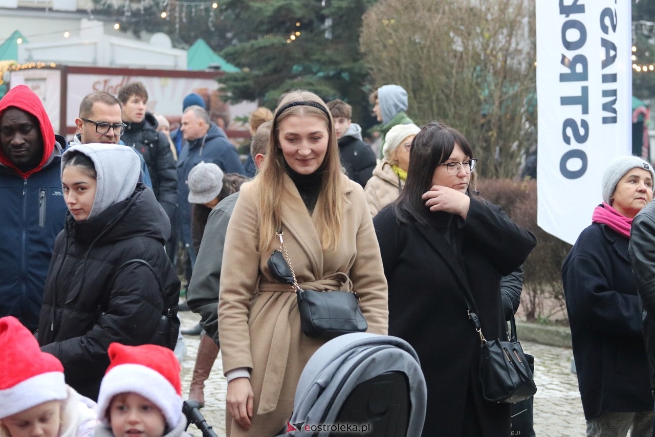 Jarmark Bożonarodzeniowy w Ostrołęce - występy dzieci [5.12.2025] - zdjęcie #128 - eOstroleka.pl