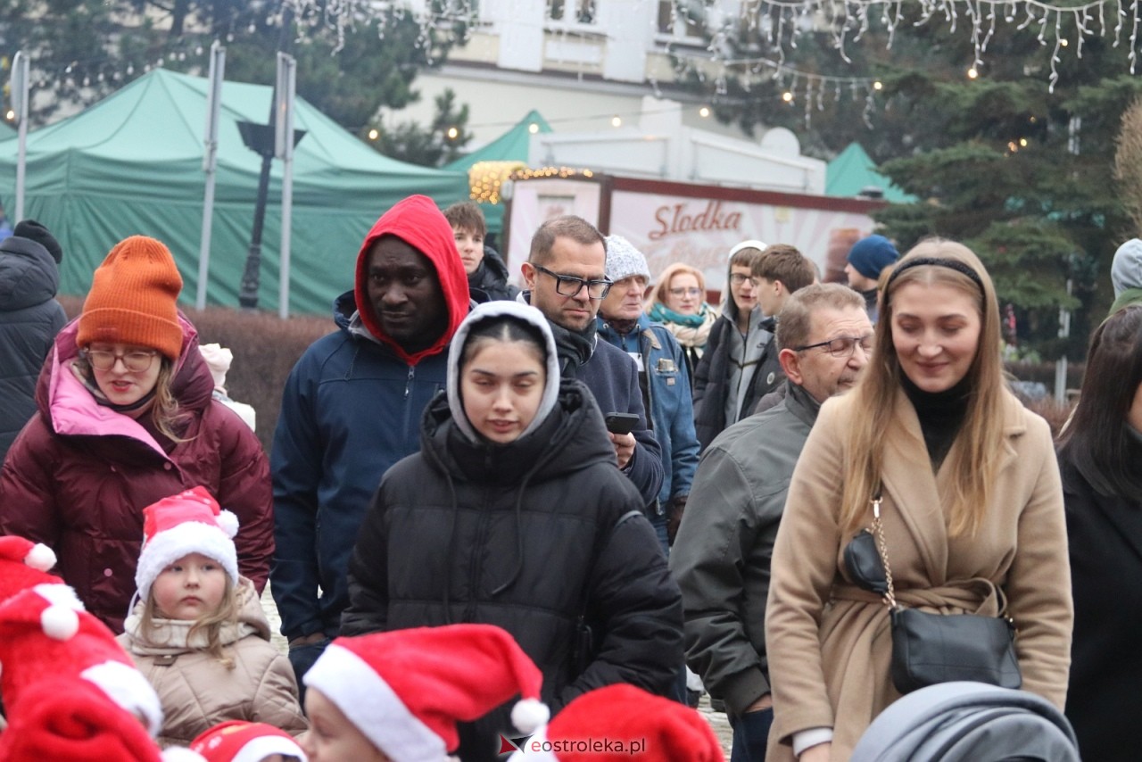 Jarmark Bożonarodzeniowy w Ostrołęce - występy dzieci [5.12.2025] - zdjęcie #127 - eOstroleka.pl