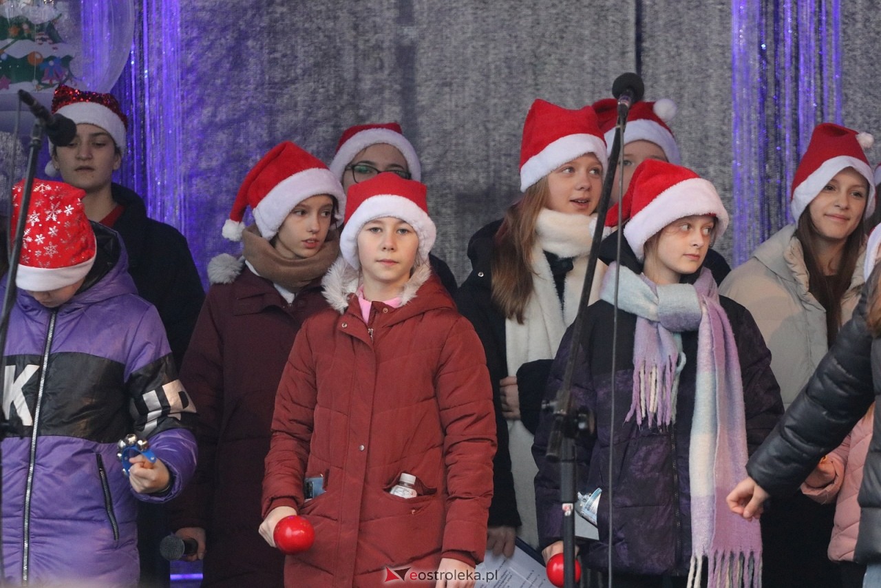 Jarmark Bożonarodzeniowy w Ostrołęce - występy dzieci [5.12.2025] - zdjęcie #124 - eOstroleka.pl