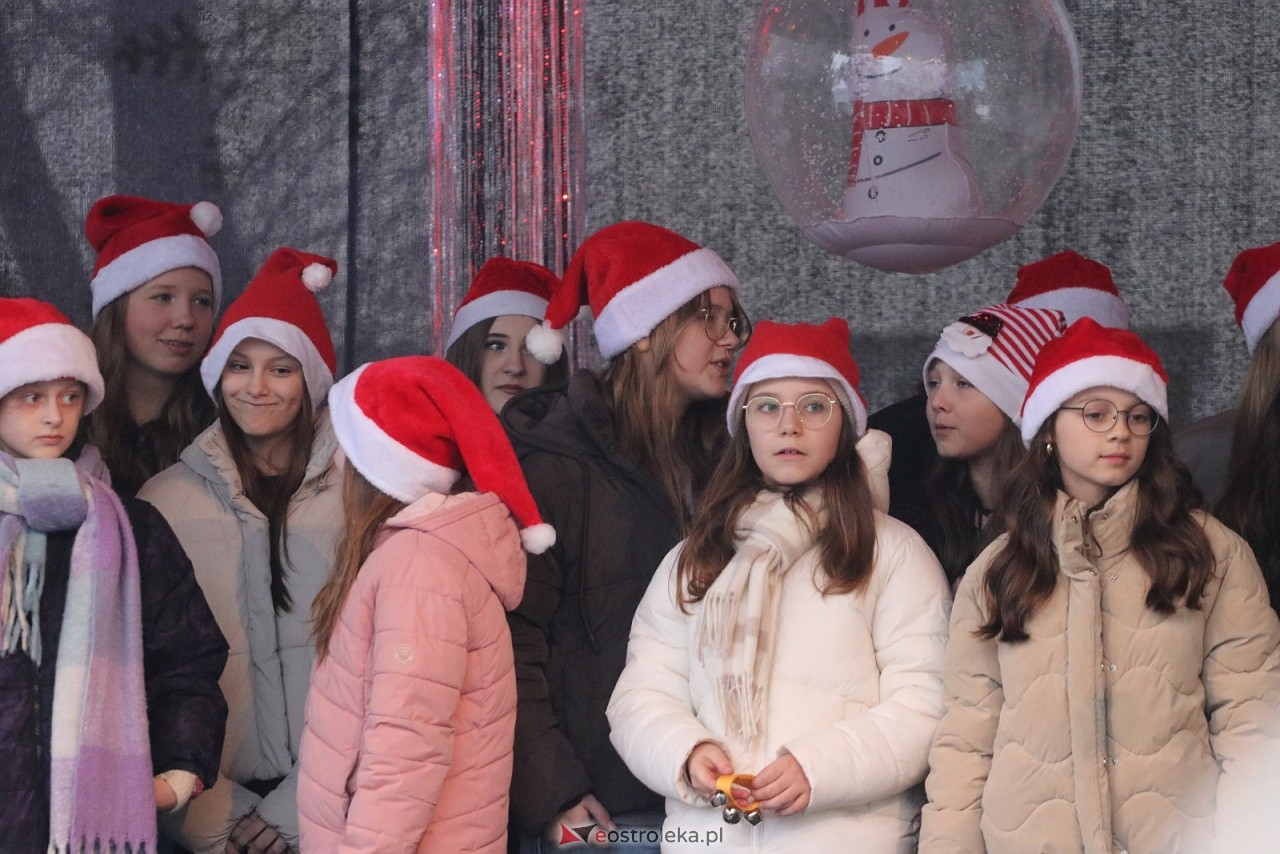 Jarmark Bożonarodzeniowy w Ostrołęce - występy dzieci [5.12.2025] - zdjęcie #123 - eOstroleka.pl