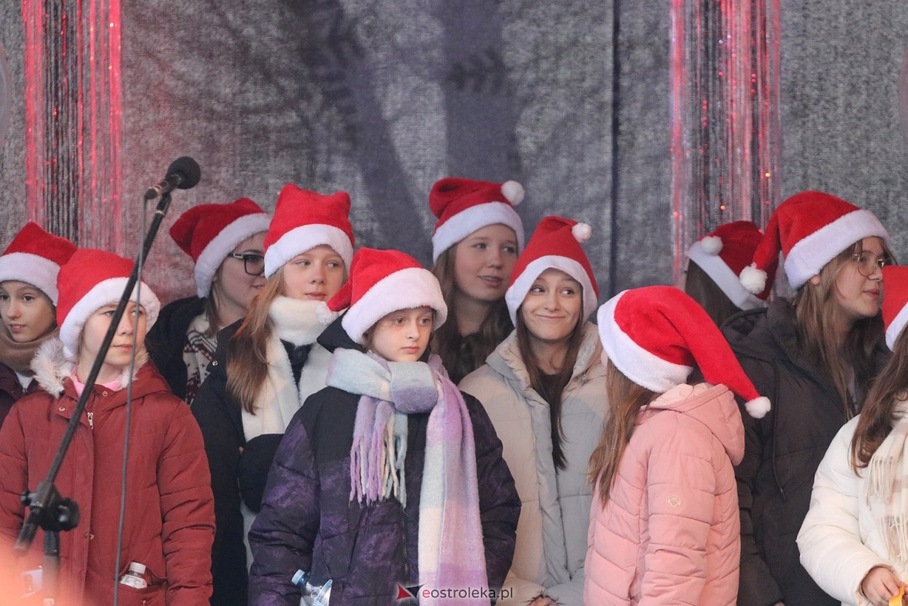 Jarmark Bożonarodzeniowy w Ostrołęce - występy dzieci [5.12.2025] - zdjęcie #122 - eOstroleka.pl
