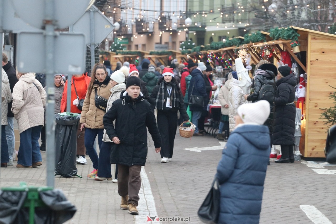 Jarmark Bożonarodzeniowy w Ostrołęce - występy dzieci [5.12.2025] - zdjęcie #120 - eOstroleka.pl