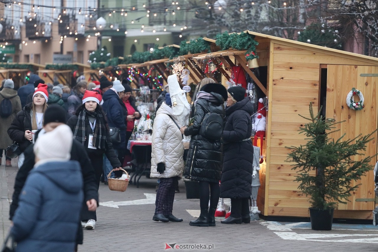 Jarmark Bożonarodzeniowy w Ostrołęce - występy dzieci [5.12.2025] - zdjęcie #119 - eOstroleka.pl
