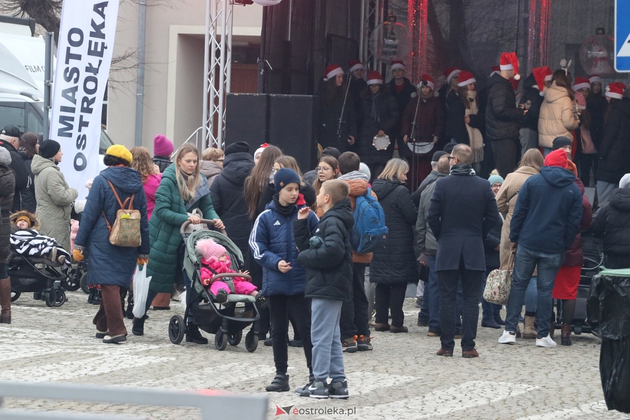 Jarmark Bożonarodzeniowy w Ostrołęce - występy dzieci [5.12.2025] - zdjęcie #118 - eOstroleka.pl