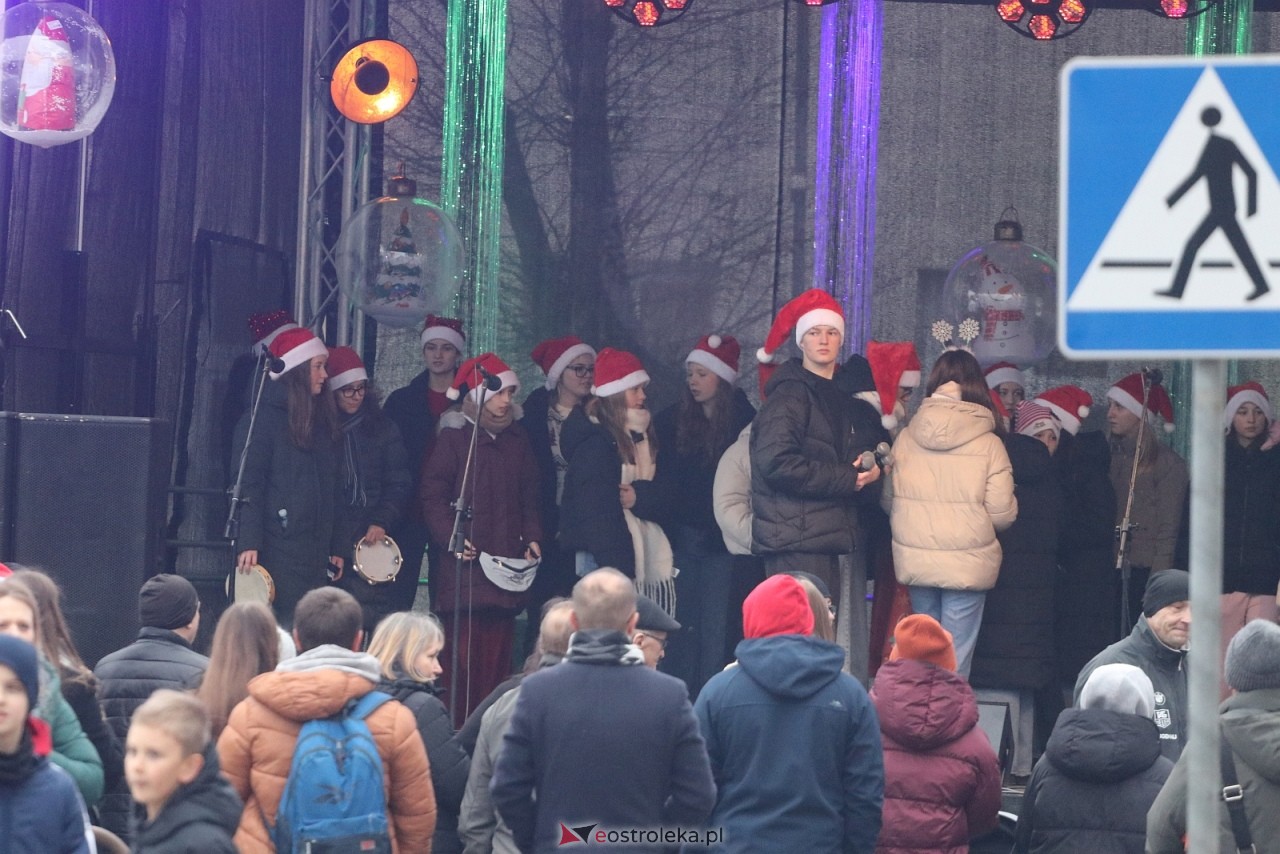 Jarmark Bożonarodzeniowy w Ostrołęce - występy dzieci [5.12.2025] - zdjęcie #117 - eOstroleka.pl