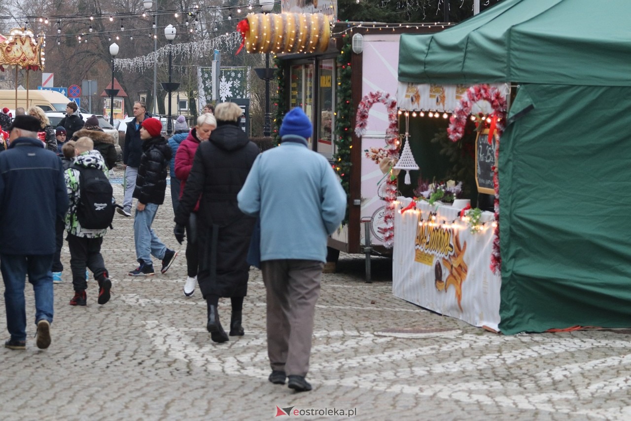 Jarmark Bożonarodzeniowy w Ostrołęce - występy dzieci [5.12.2025] - zdjęcie #116 - eOstroleka.pl