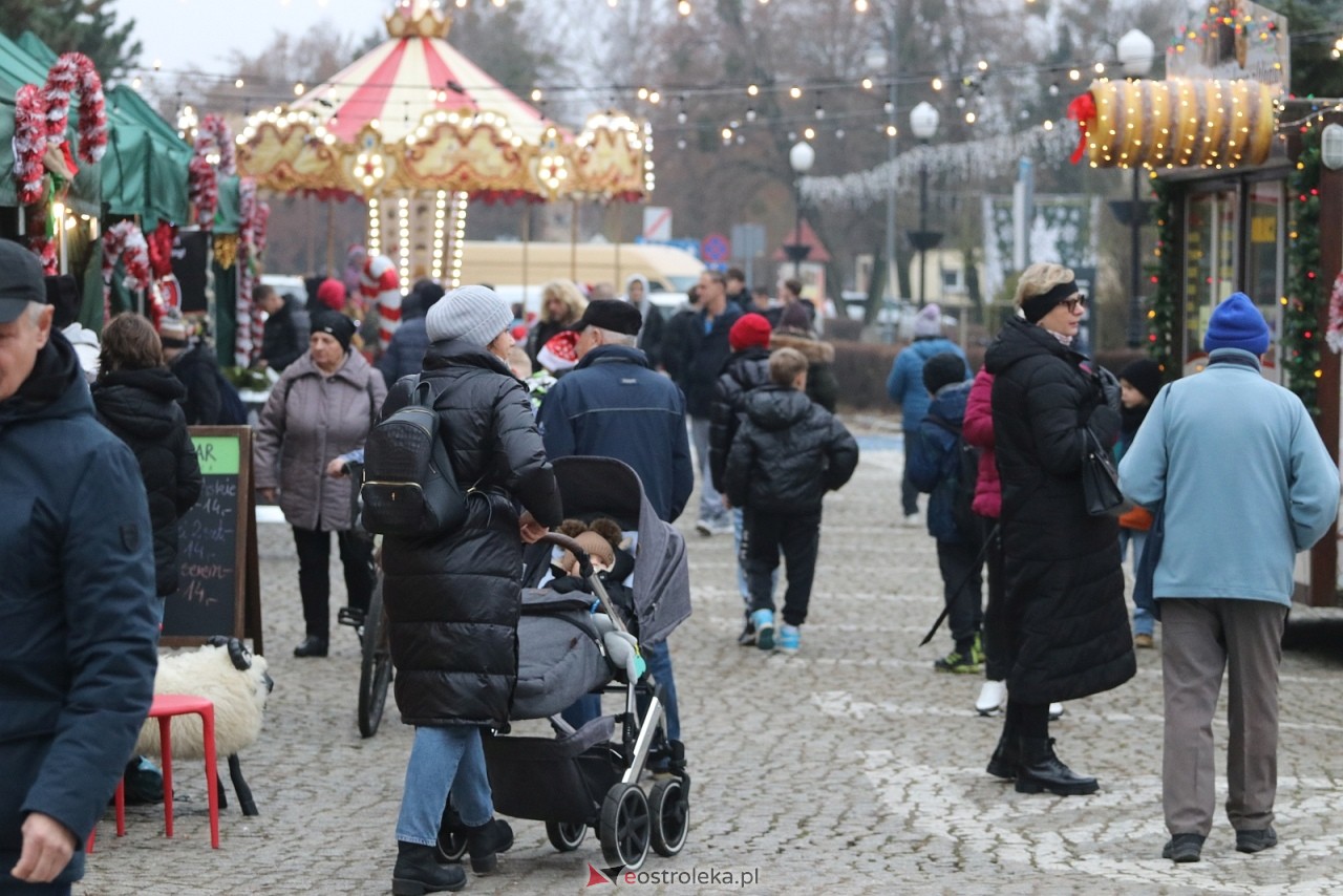 Jarmark Bożonarodzeniowy w Ostrołęce - występy dzieci [5.12.2025] - zdjęcie #115 - eOstroleka.pl