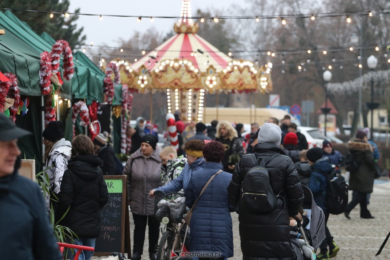 Jarmark Bożonarodzeniowy w Ostrołęce - występy dzieci [5.12.2025] - zdjęcie #114 - eOstroleka.pl