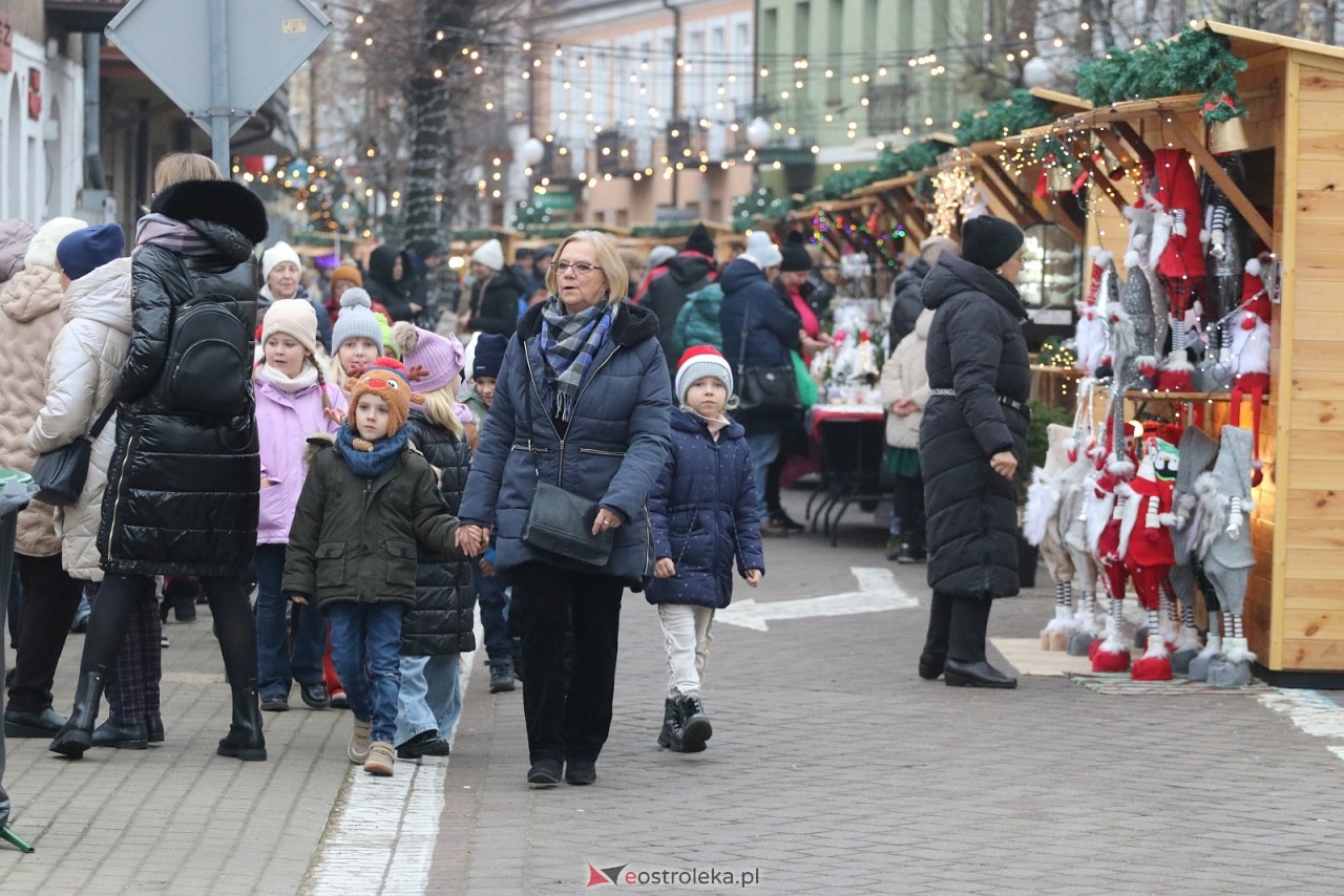 Jarmark Bożonarodzeniowy w Ostrołęce - występy dzieci [5.12.2025] - zdjęcie #113 - eOstroleka.pl