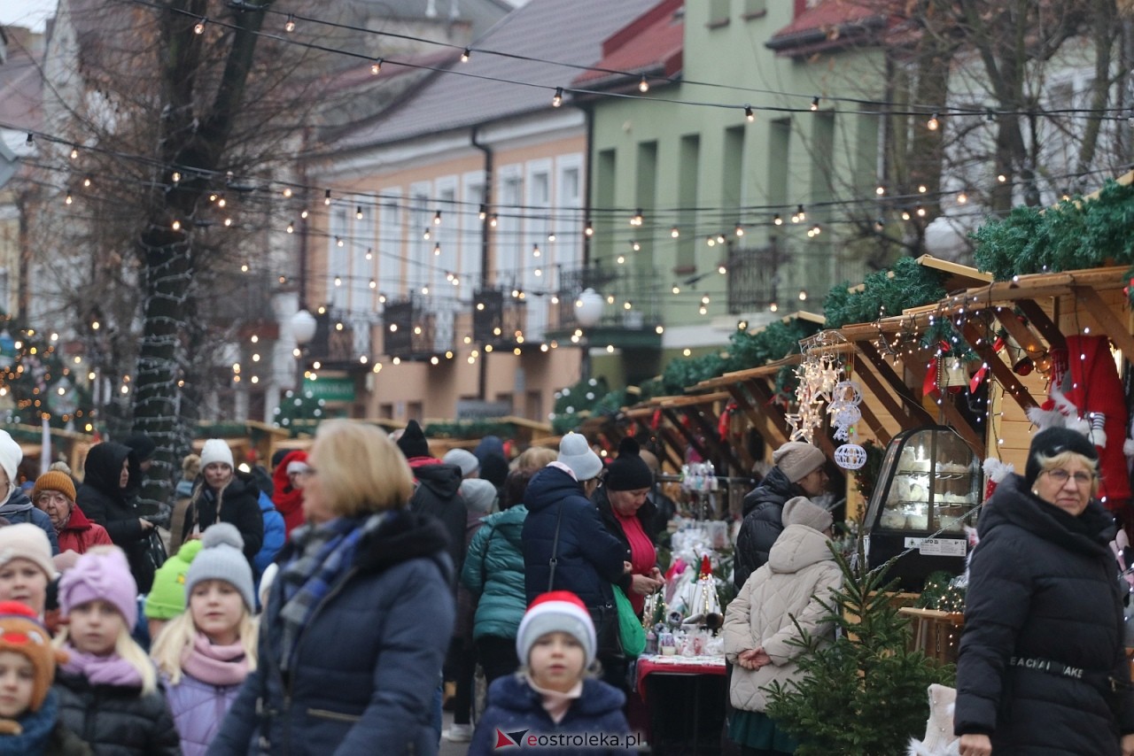Jarmark Bożonarodzeniowy w Ostrołęce - występy dzieci [5.12.2025] - zdjęcie #112 - eOstroleka.pl