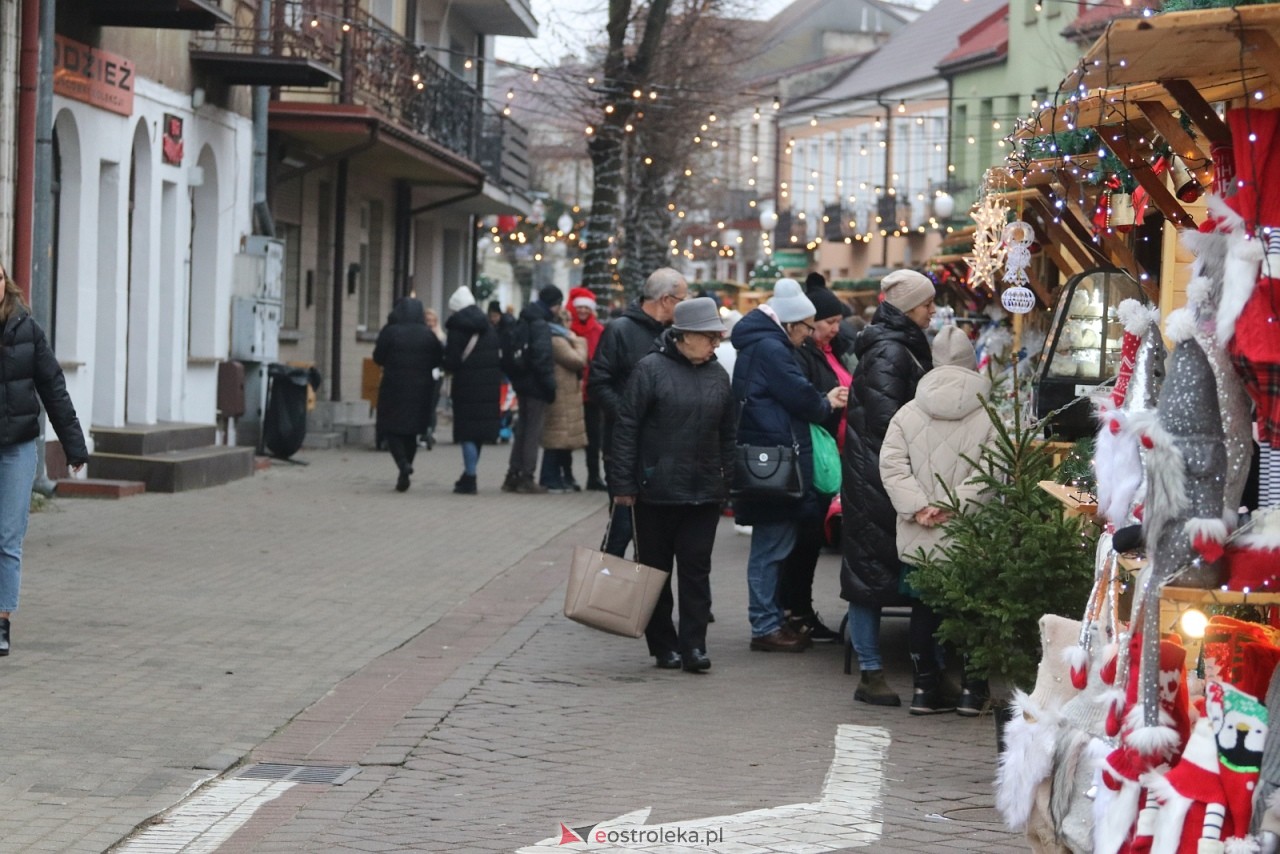 Jarmark Bożonarodzeniowy w Ostrołęce - występy dzieci [5.12.2025] - zdjęcie #111 - eOstroleka.pl