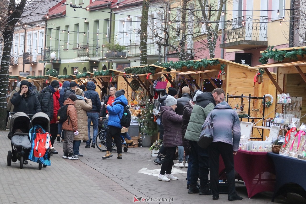 Jarmark Bożonarodzeniowy w Ostrołęce - występy dzieci [5.12.2025] - zdjęcie #110 - eOstroleka.pl