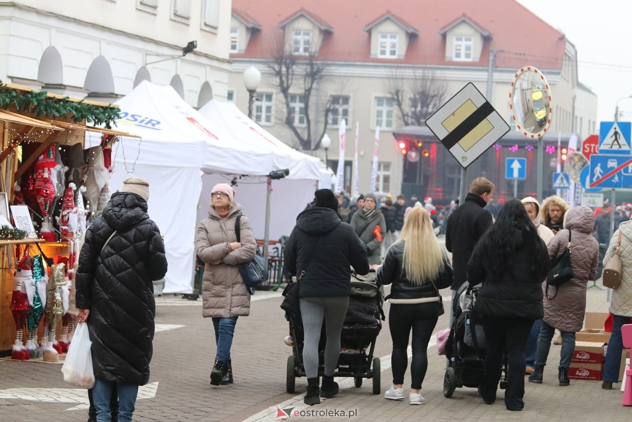 Jarmark Bożonarodzeniowy w Ostrołęce - występy dzieci [5.12.2025] - zdjęcie #109 - eOstroleka.pl