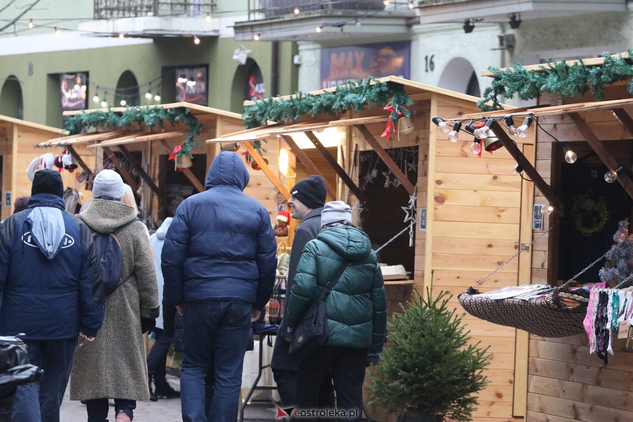 Jarmark Bożonarodzeniowy w Ostrołęce - występy dzieci [5.12.2025] - zdjęcie #108 - eOstroleka.pl