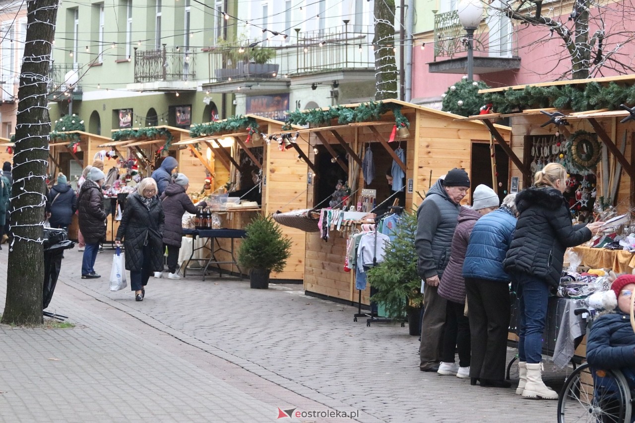 Jarmark Bożonarodzeniowy w Ostrołęce - występy dzieci [5.12.2025] - zdjęcie #106 - eOstroleka.pl