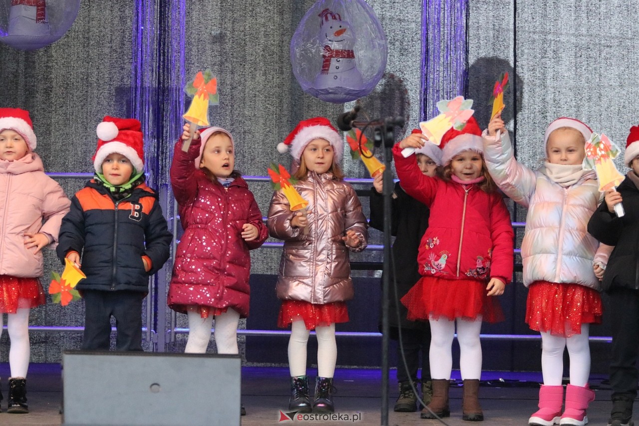 Jarmark Bożonarodzeniowy w Ostrołęce - występy dzieci [5.12.2025] - zdjęcie #104 - eOstroleka.pl