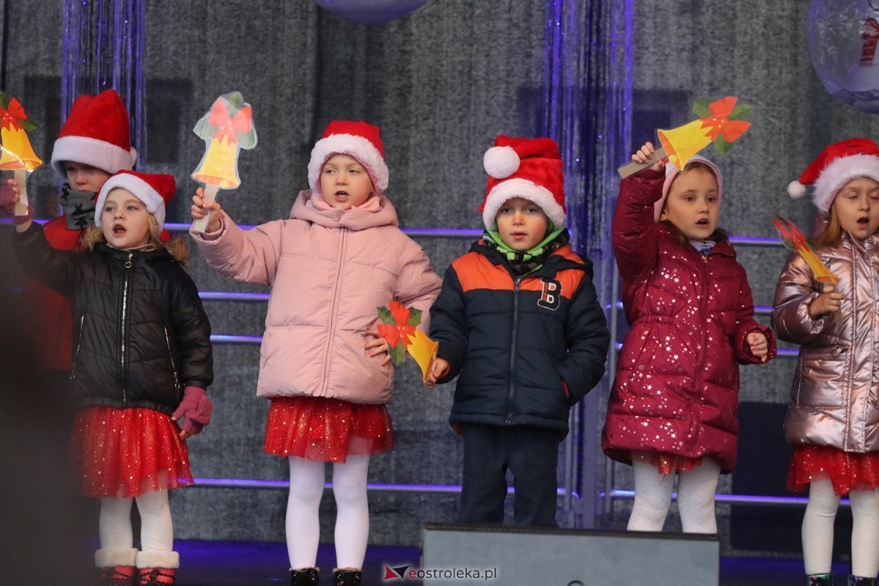 Jarmark Bożonarodzeniowy w Ostrołęce - występy dzieci [5.12.2025] - zdjęcie #103 - eOstroleka.pl
