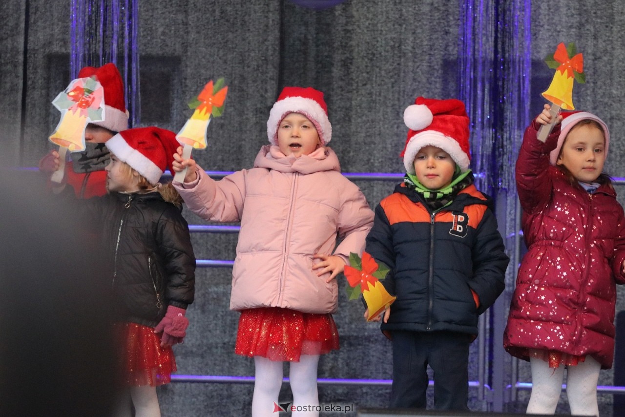 Jarmark Bożonarodzeniowy w Ostrołęce - występy dzieci [5.12.2025] - zdjęcie #102 - eOstroleka.pl