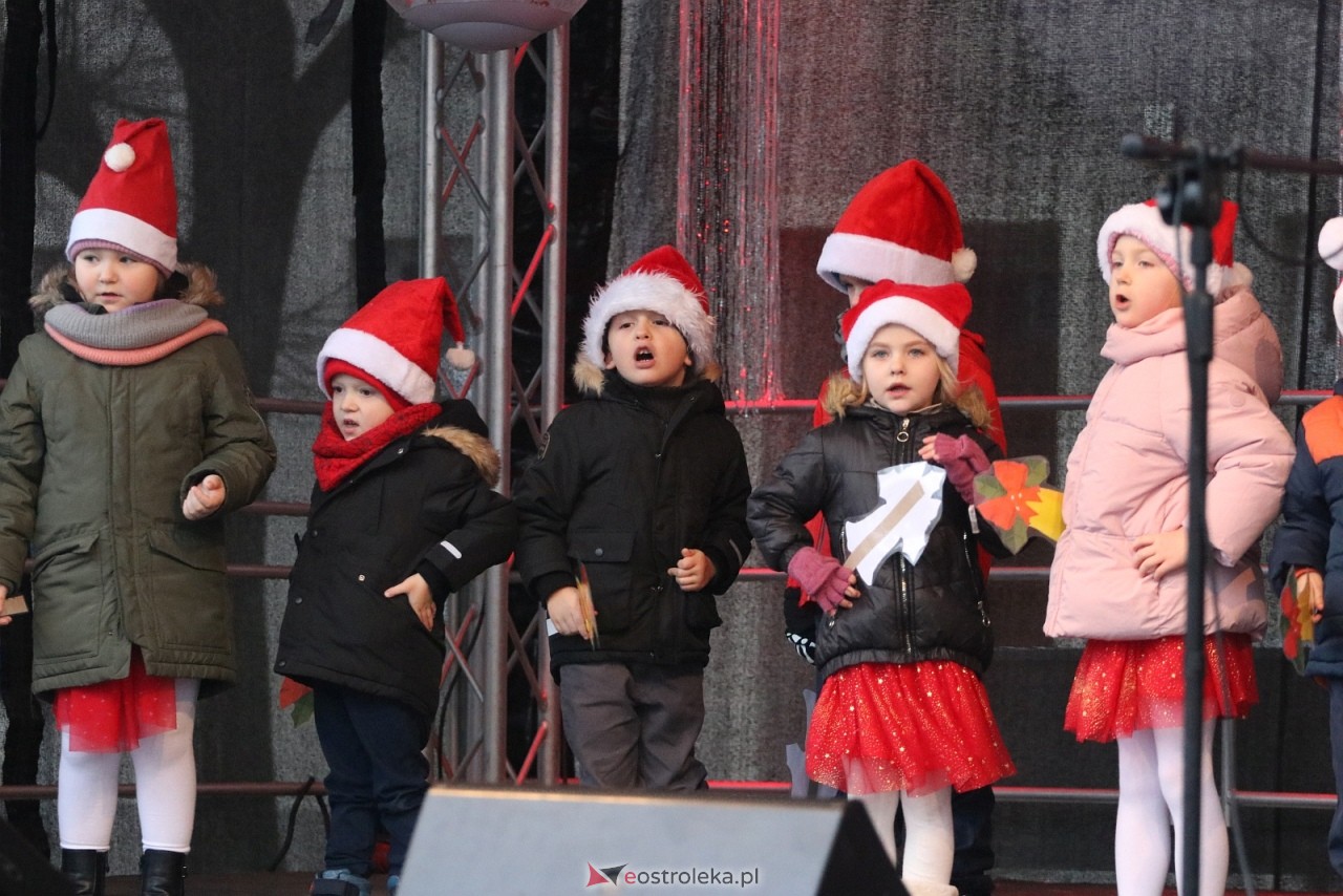 Jarmark Bożonarodzeniowy w Ostrołęce - występy dzieci [5.12.2025] - zdjęcie #101 - eOstroleka.pl