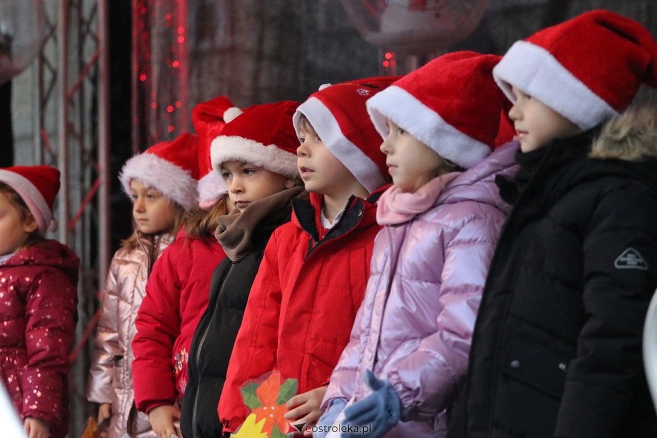 Jarmark Bożonarodzeniowy w Ostrołęce - występy dzieci [5.12.2025] - zdjęcie #94 - eOstroleka.pl