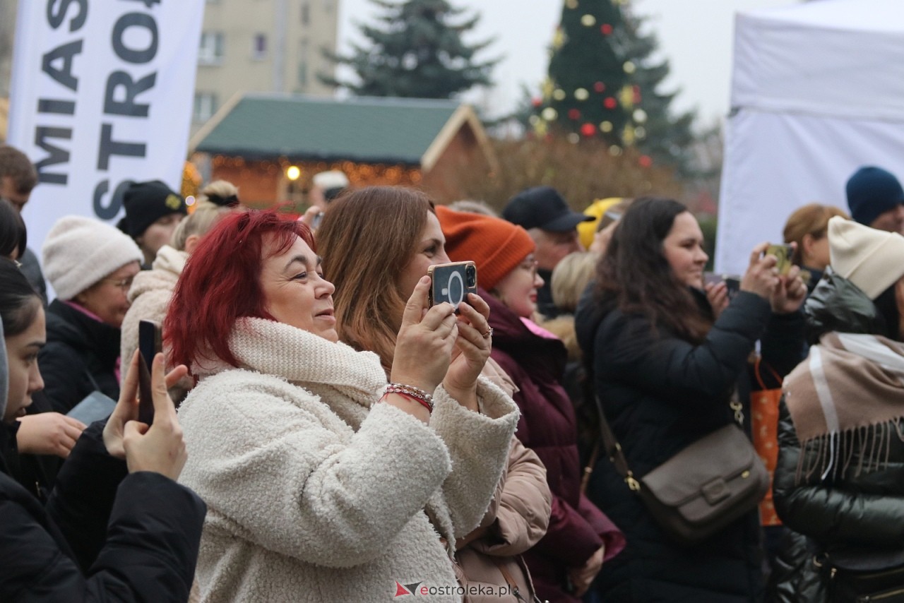 Jarmark Bożonarodzeniowy w Ostrołęce - występy dzieci [5.12.2025] - zdjęcie #91 - eOstroleka.pl