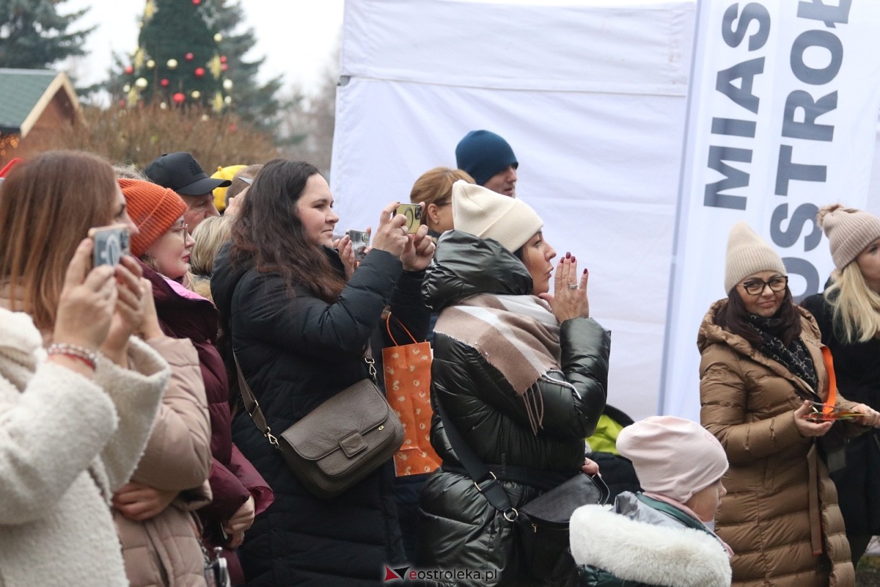 Jarmark Bożonarodzeniowy w Ostrołęce - występy dzieci [5.12.2025] - zdjęcie #90 - eOstroleka.pl