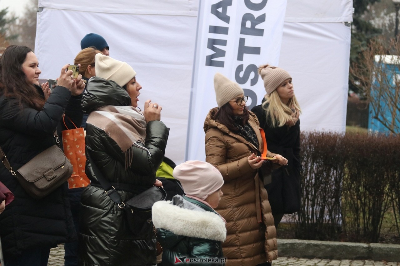 Jarmark Bożonarodzeniowy w Ostrołęce - występy dzieci [5.12.2025] - zdjęcie #89 - eOstroleka.pl