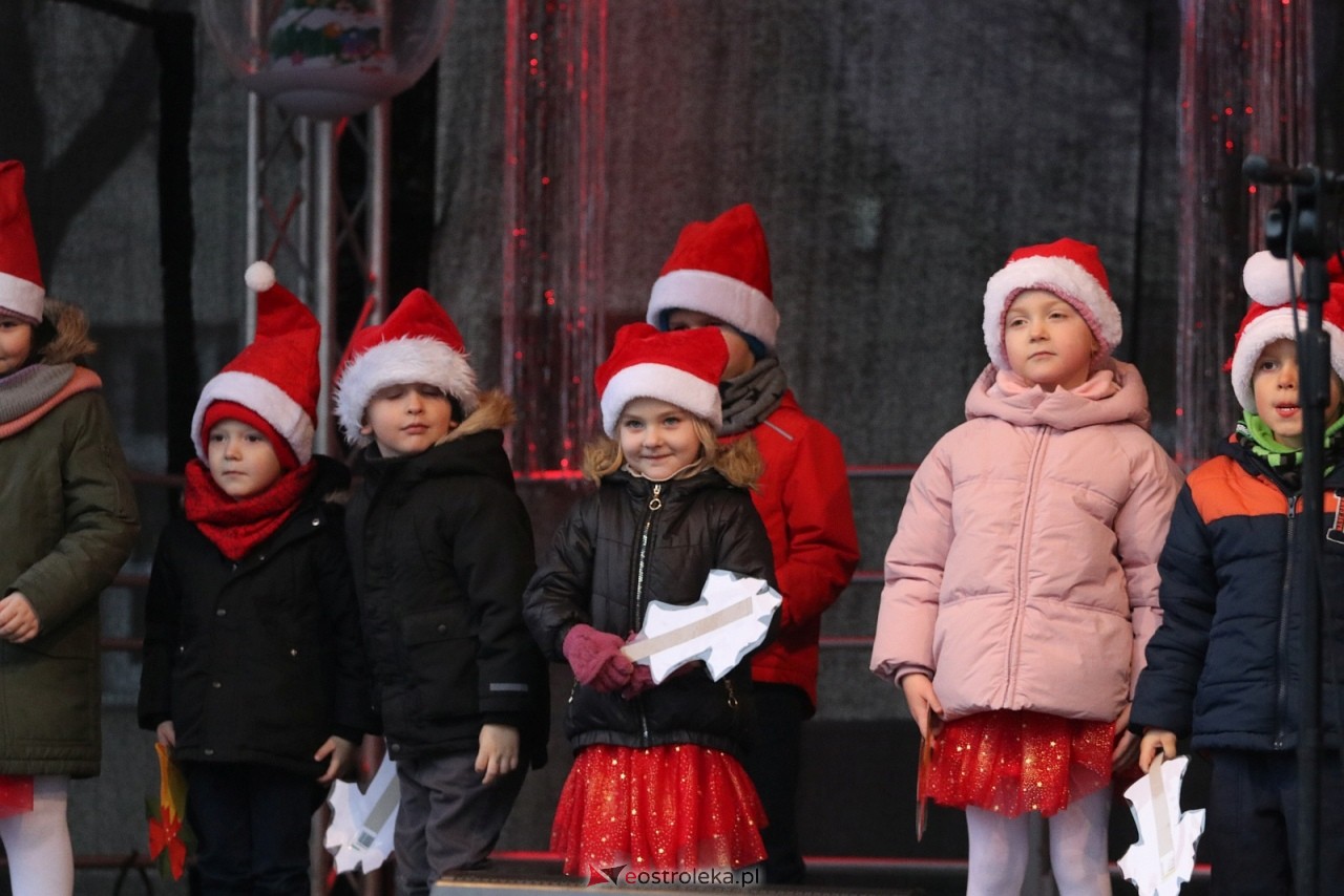 Jarmark Bożonarodzeniowy w Ostrołęce - występy dzieci [5.12.2025] - zdjęcie #85 - eOstroleka.pl