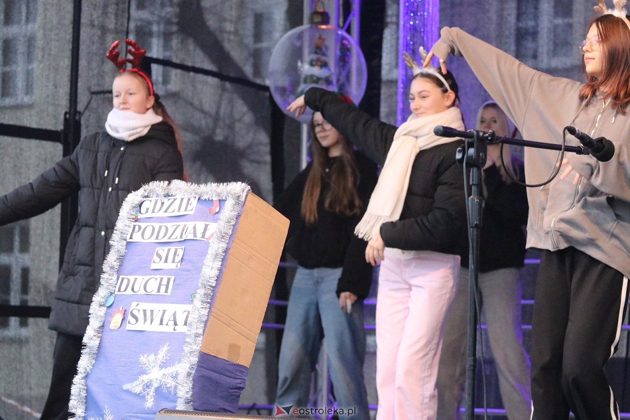 Jarmark Bożonarodzeniowy w Ostrołęce - występy dzieci [5.12.2025] - zdjęcie #81 - eOstroleka.pl