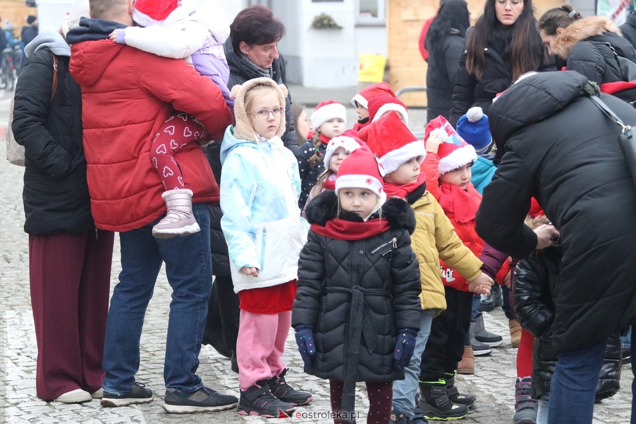 Jarmark Bożonarodzeniowy w Ostrołęce - występy dzieci [5.12.2025] - zdjęcie #76 - eOstroleka.pl